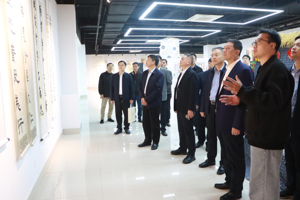 20241021陈永生部长、左文副市长来永利官网调研 (2).jpg